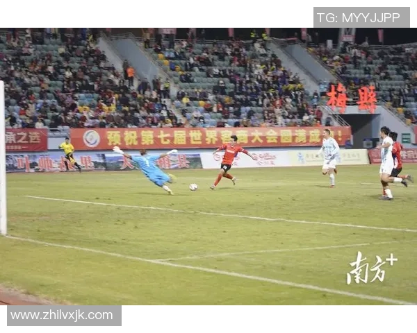 重庆足球俱乐部奋勇拼搏展现团队精神助力城市足球发展新篇章